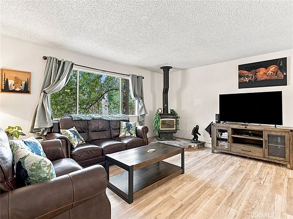 4th image of 44754 Mountain Meadows Rd