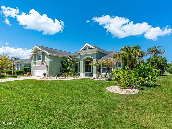 3rd image of 1311 Crepe Myrtle Ln