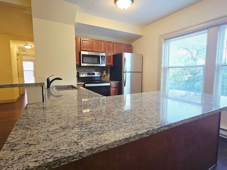 1416 E State St Apartments — Photo 29