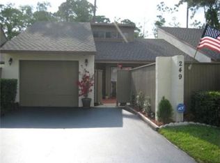 249 Pleasant Wood Dr, Wellington, FL 33414
