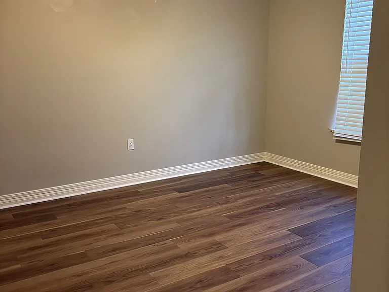 918 W Dixson St — Photo 13
