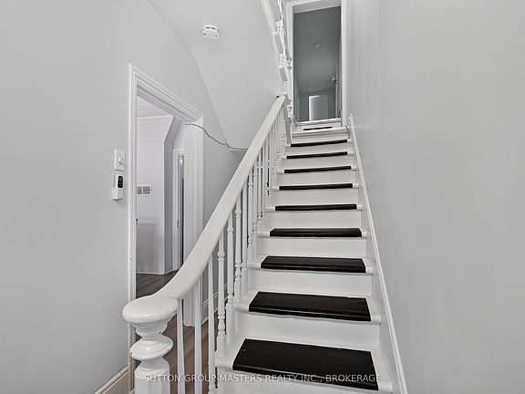 3rd image of 378 Barrie St