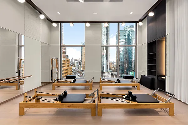 Rented by Extell Marketing Group LLC | media 61