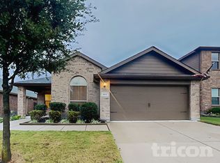 613 River Rock Dr, Azle, TX 76020
