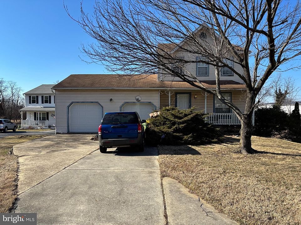 2nd image of 404 Thorn Hill Ct