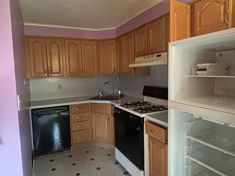 1080 Stratford Rd — Photo 1