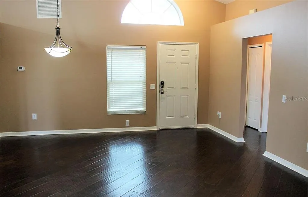 3 bed, 2.0 bath, 1613 sqft, $2,500 — Photo 3