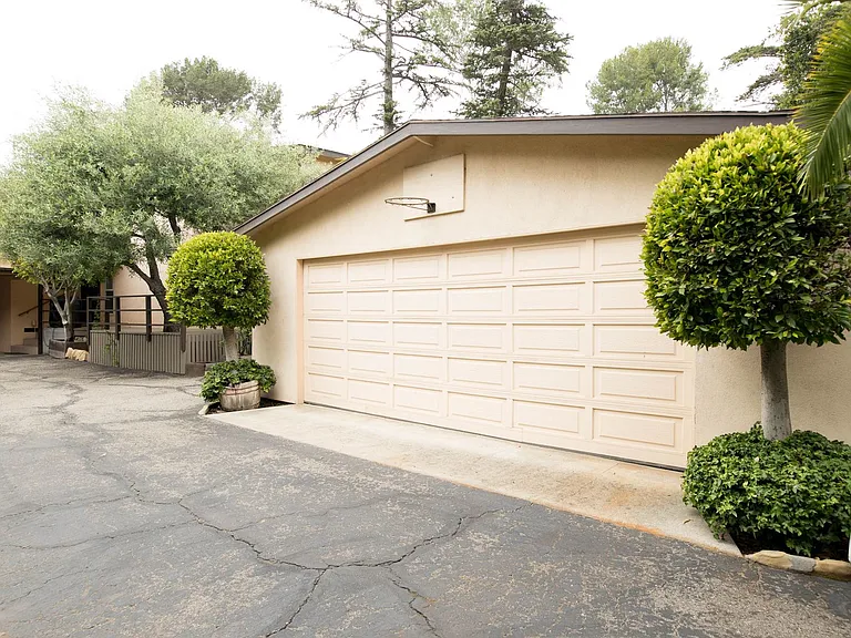 2604 Foothill Rd — Photo 42