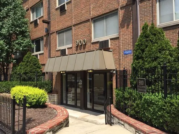 900 W Fullerton Ave APT 4B, Chicago, IL 60614