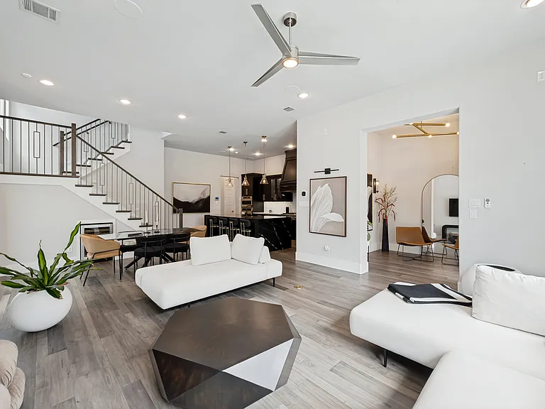 7820 Merit Ln — Photo 4