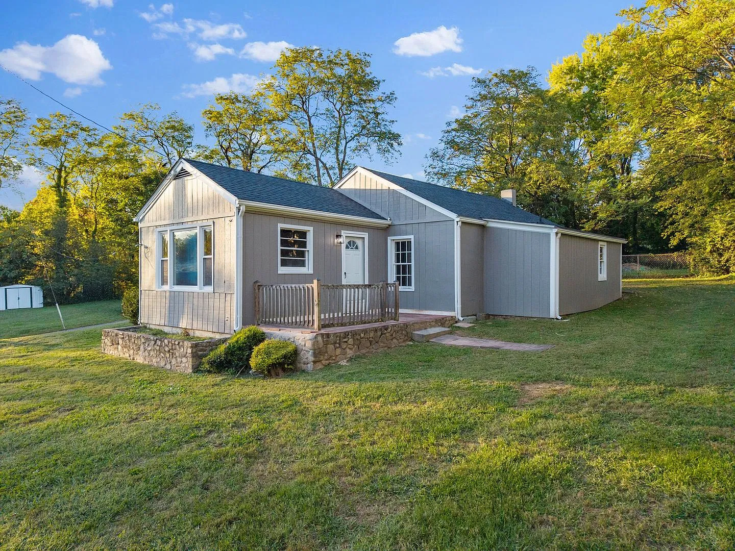Newly Renovated 2 Bedroom, 1.5 Bedroom Home in Salem! — Photo 1