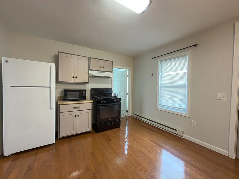 31-33 Saranac St #31 — Photo 5