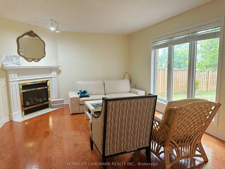 299 Louise Ct — Photo 4