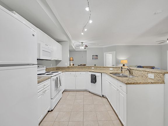3rd image of 21101 Harbour Vista Cir #21101