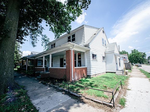 3rd image of 830 Perry St