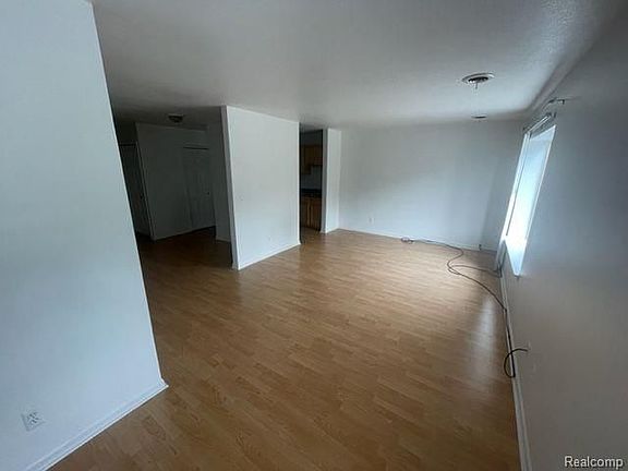 3rd image of 7 Eden Park Dr
