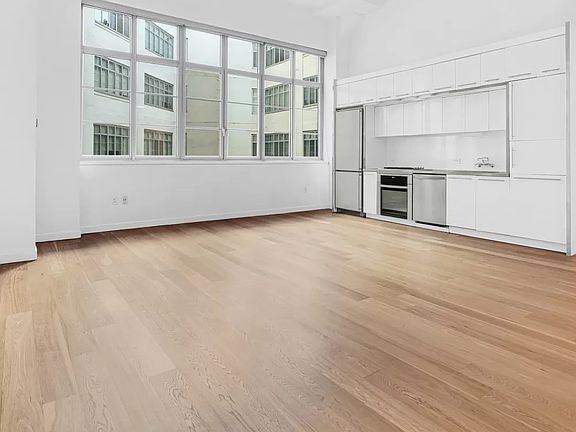 3rd image of 2728 Thomson Ave Unit 336