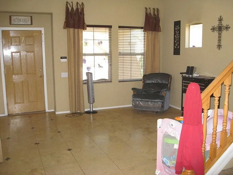 9138 W Cypress St — Photo 3