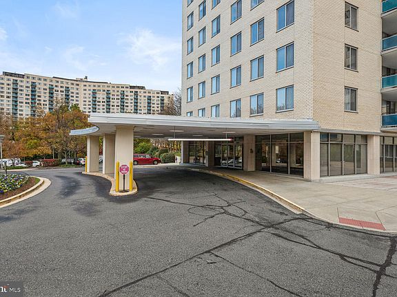 2nd image of 10401 Grosvenor Pl APT 311