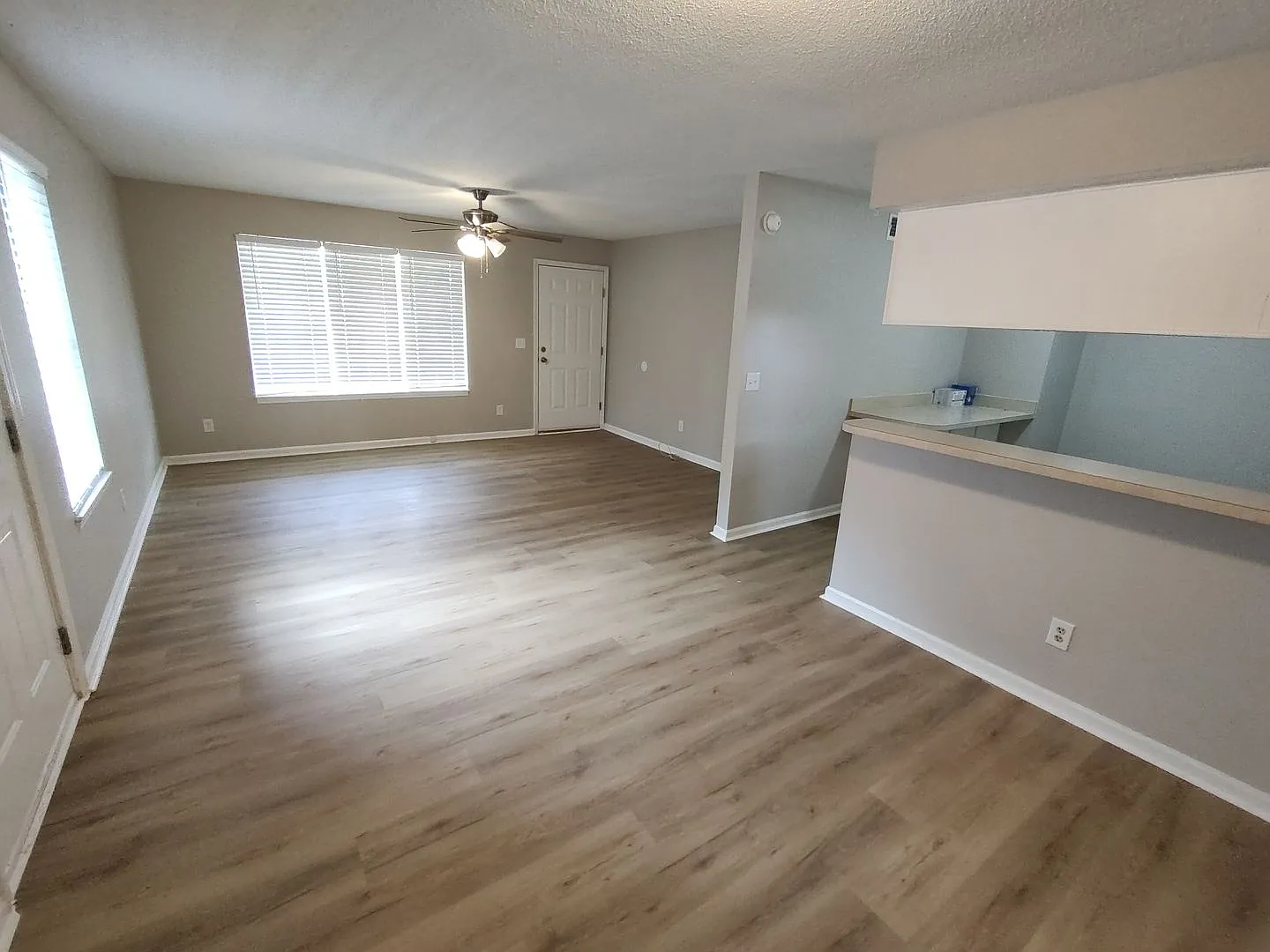 Newly Renovated 3 Bed/1.5 Bath Close To Ccu, Hgtc, Downtown Conway!! — Photo 4