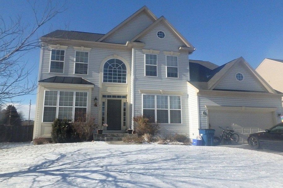 521 S Church St, Berryville, VA 22611 Zillow