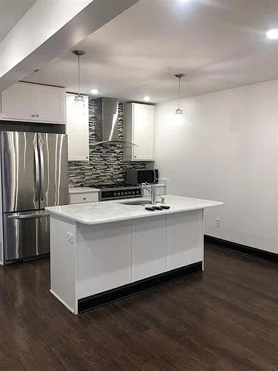 2 bed, 980 sqft, $2,845 — Photo 2