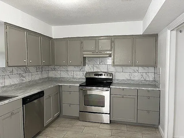 1800 Cedarhill Dr #A — Photo 2