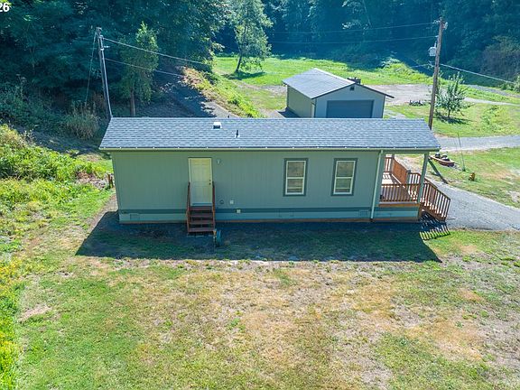 3rd image of 1040 Lower Smith River Rd