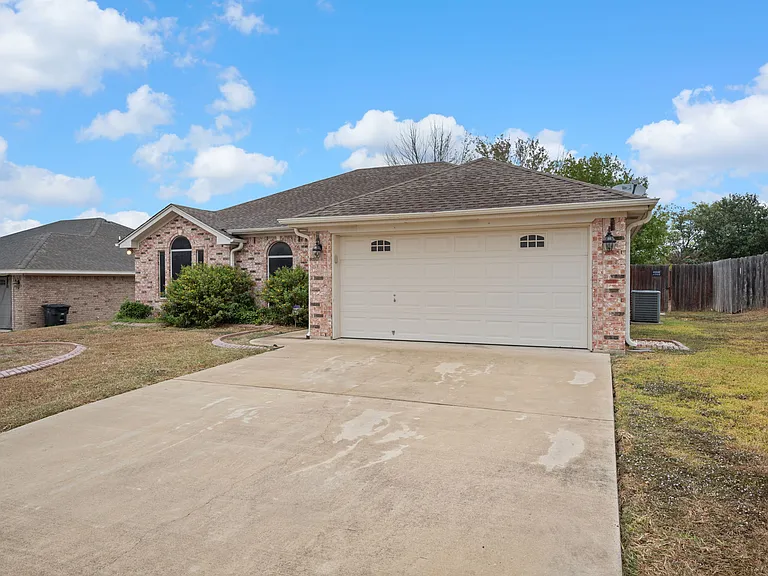 3805 Republic Of Texas Dr — Photo 3