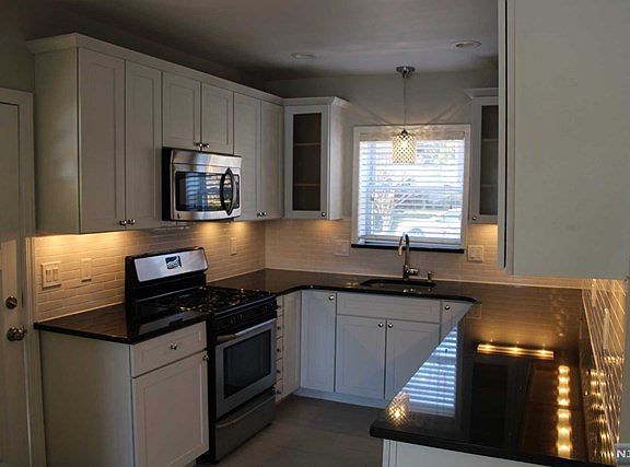 3rd image of 368 Adolphus Ave