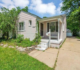 21925 Downing St, Saint Clair Shores, MI, 48080
