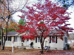 945 Pinebluff Lake Rd, Aberdeen, NC 28315