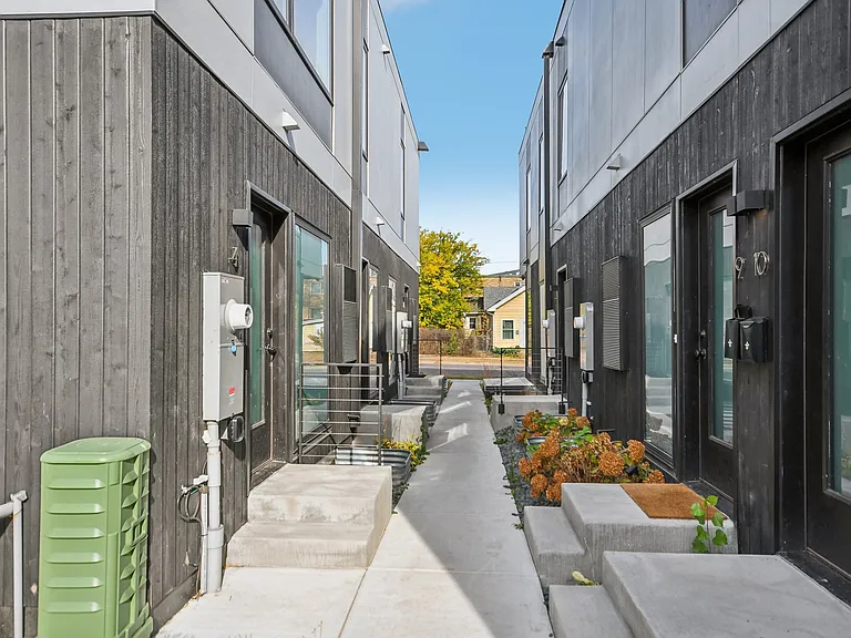 The Hollander Row Homes — Photo 4