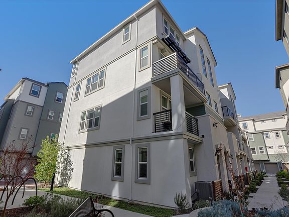 Exterior - 3 sides open