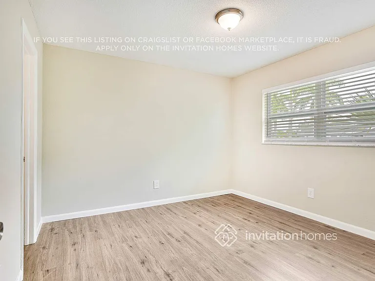 4033 Castlegate Dr — Photo 16