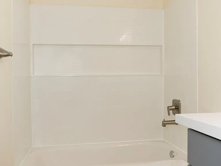 1310 E Thomas St #304 — Photo 12
