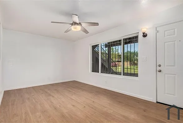 3 bed, 1036 sqft, $1,975 — Photo 2