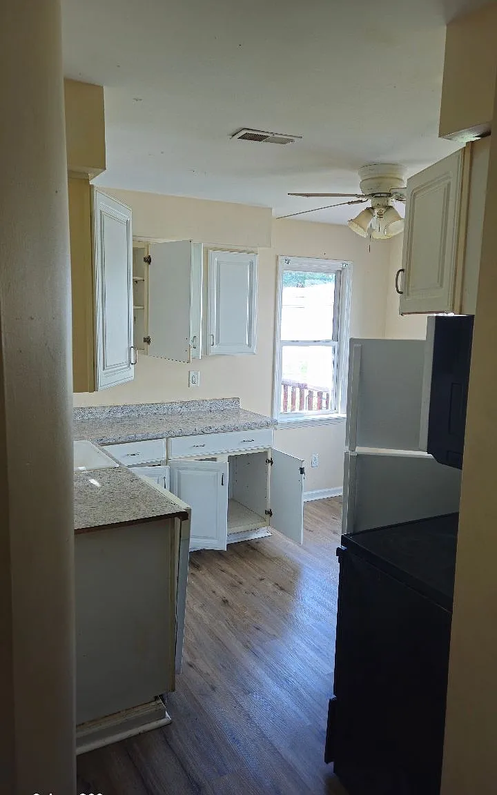 3 bed, 1.0 bath, $1,500 — Photo 3