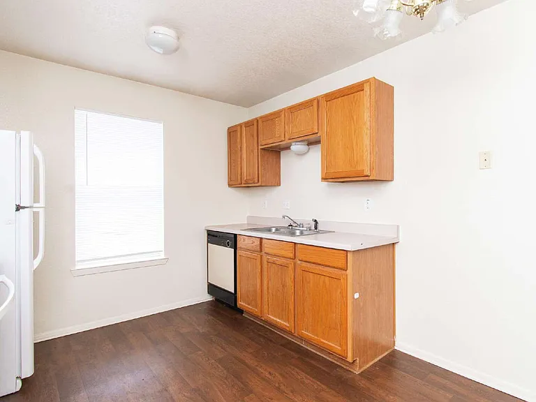 2014 Cedarhill Dr #C — Photo 5