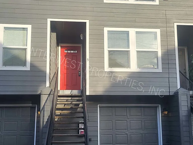 520 NE 128th Ave #5 — Photo 2