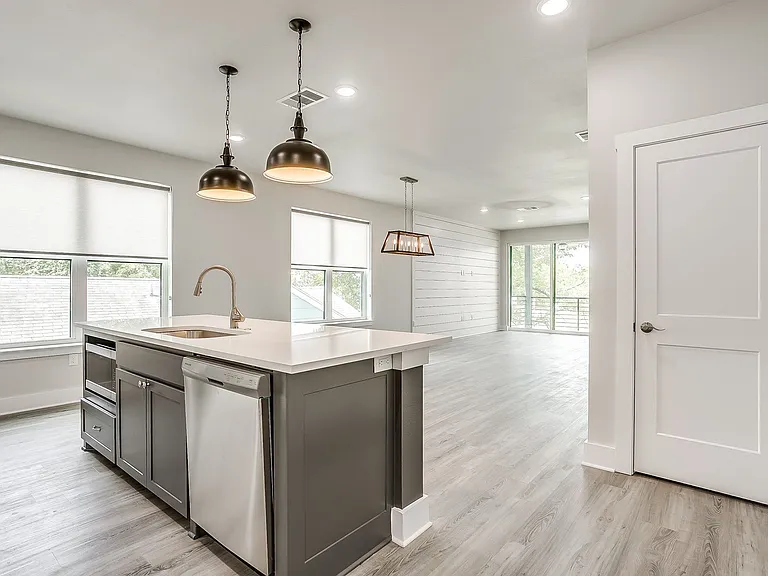 2716 Forest Park Blvd — Photo 9