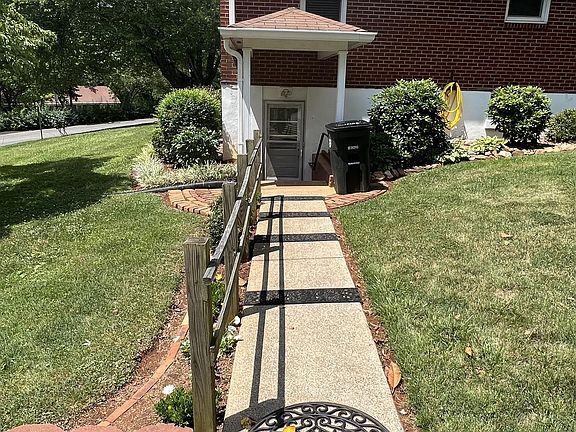 2nd image of 1035 Oakmont Cir #1
