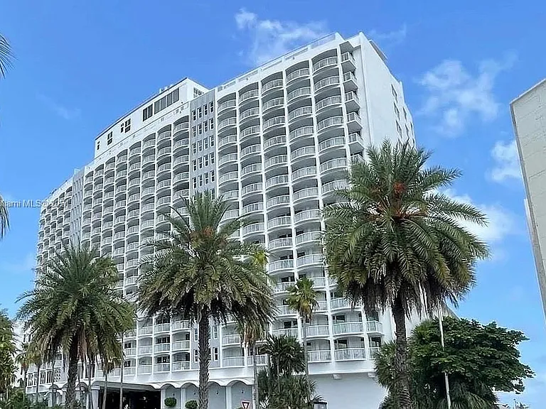 5401 Collins Ave #412 — Photo 41