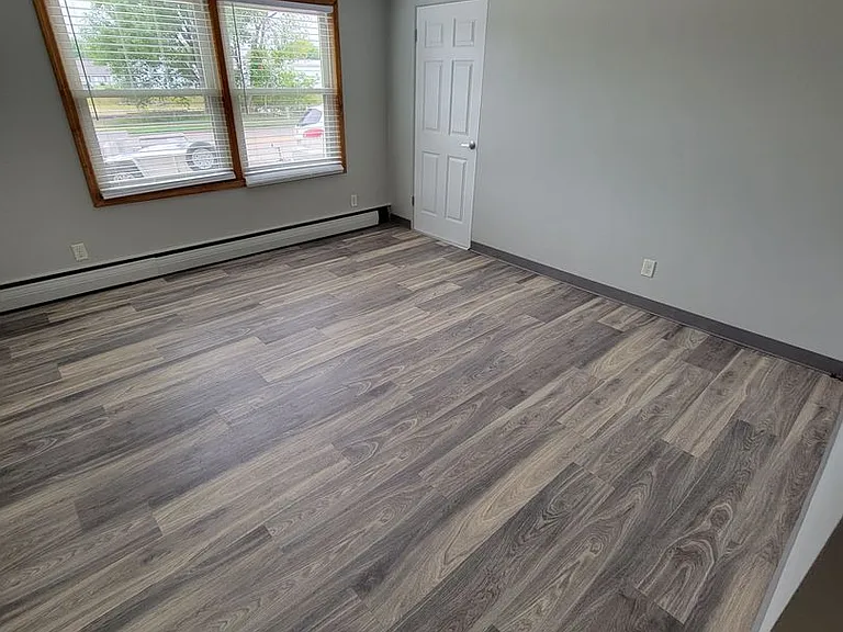 413 S Railroad St — Photo 7