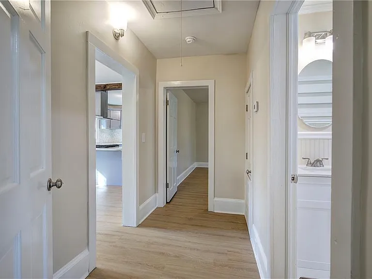 415 E 10th St SE — Photo 35