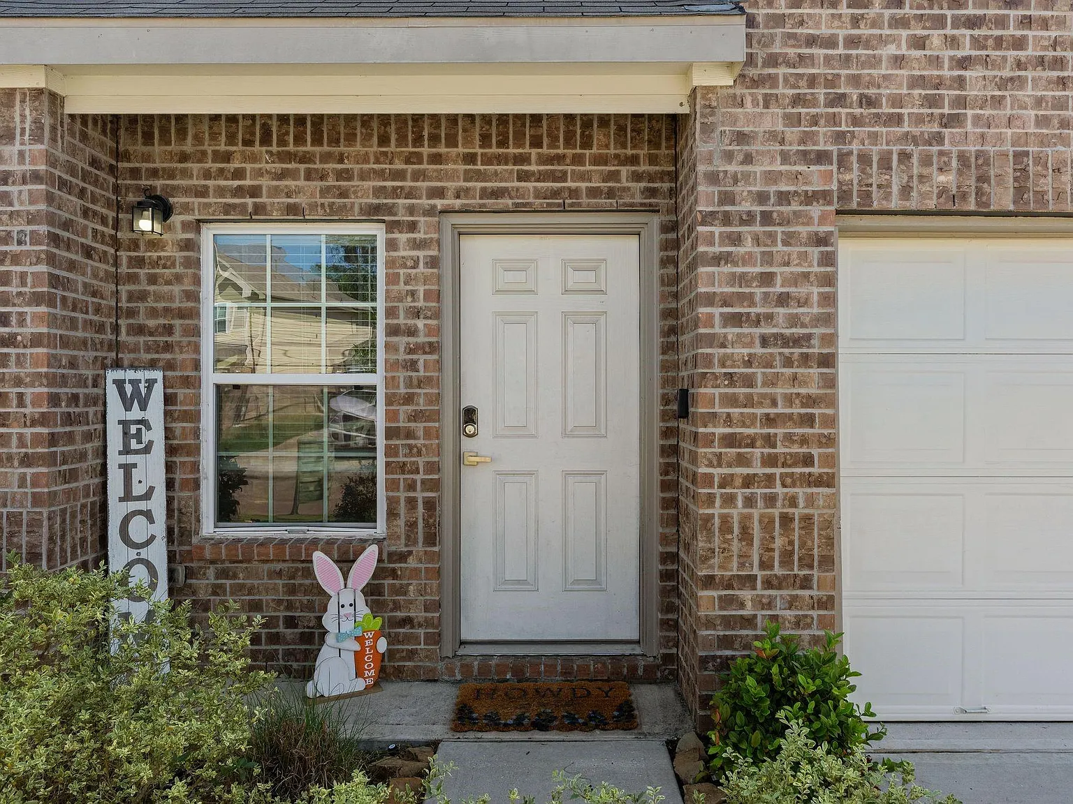 3 bed, 2.5 bath, 1801 sqft, $2,150 — Photo 3