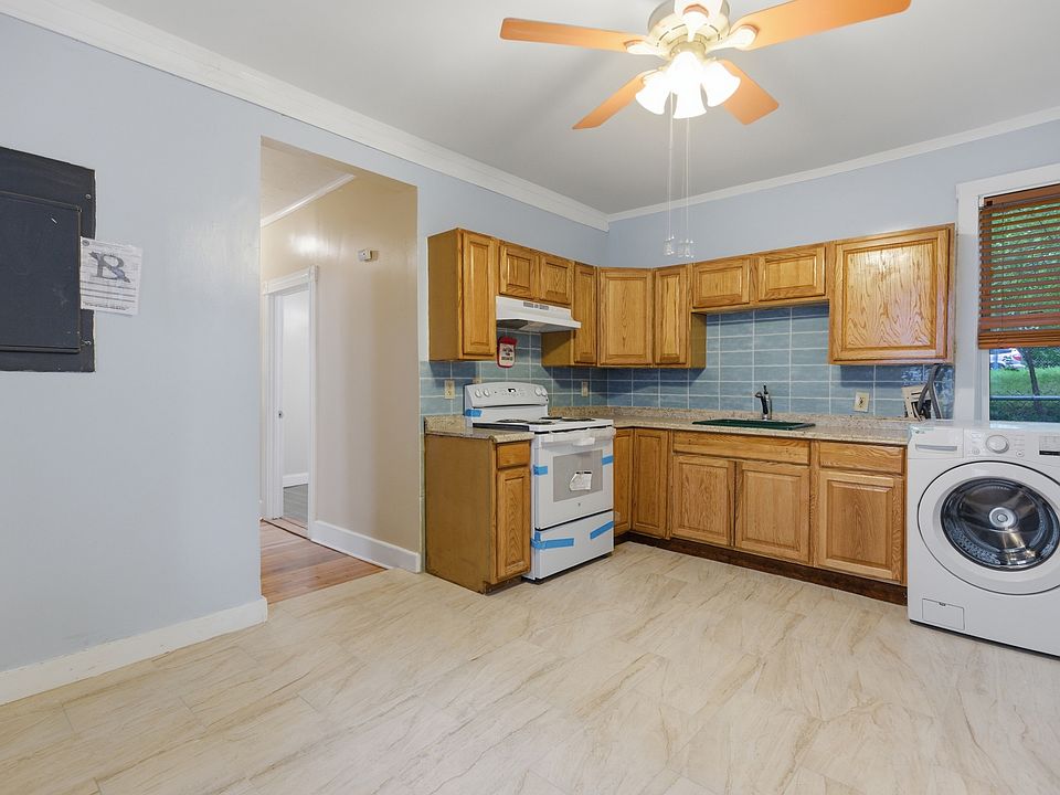 1st image of 15 Drummond St #1