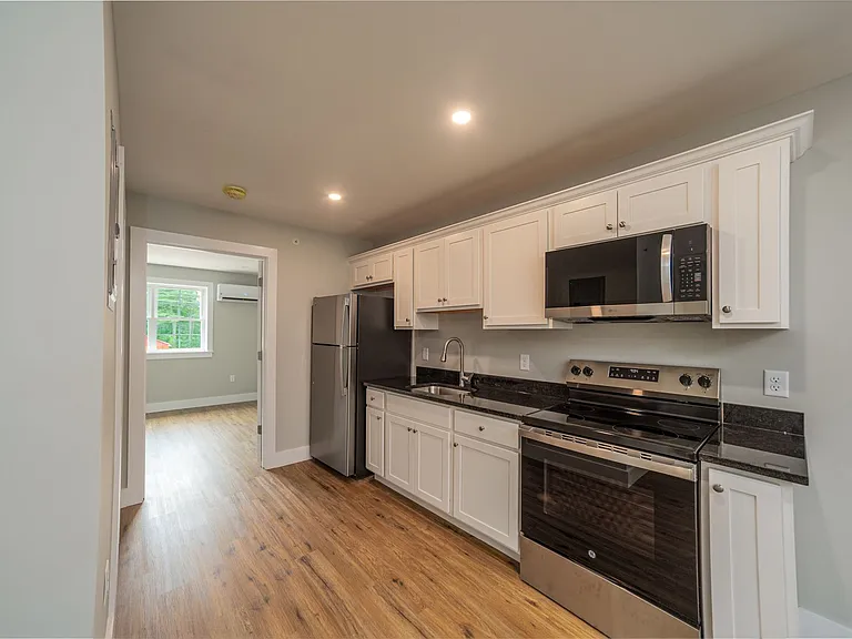 145 King St — Photo 7