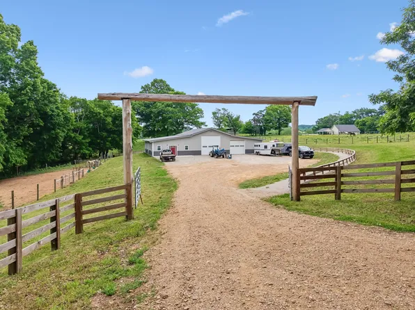 950 Old Agnew Rd, Pulaski, TN 38478
