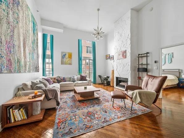 121 West 20th Street image 1 of 9